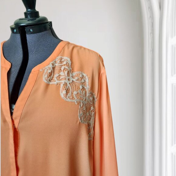 Chico's Orange V-Neck Blouse W/Embroidery Lace Accent Sz XXL/20 - Picture 3 of 9